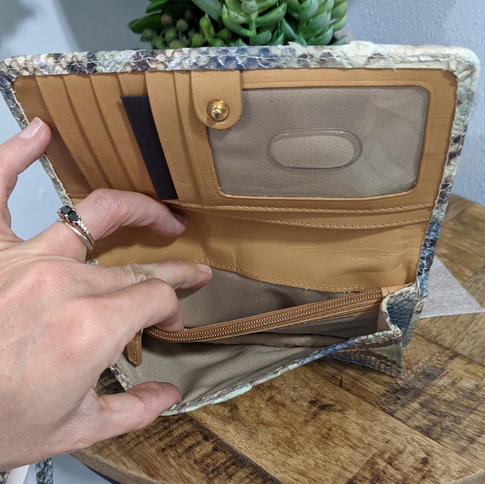 🤎SOLD💙NWT Brahmin Debra Tan Seabrook wristlet - Picture 5 of 9